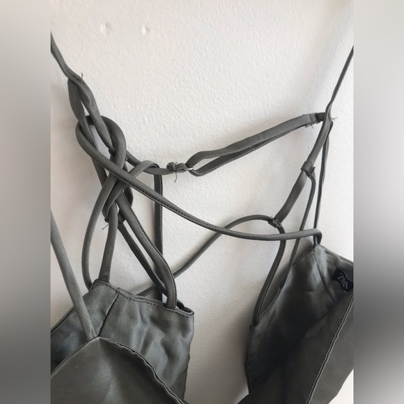 Stunning NWOT Zara green cropped top with straps - Picture 8 of 8
